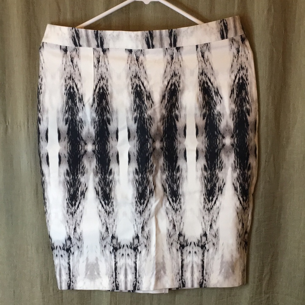 Kenar White and Black patterned Skirt